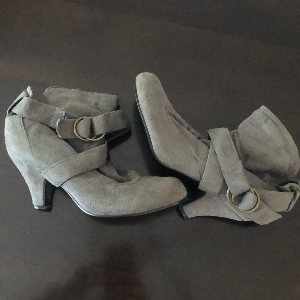 Size 9 Grey booties